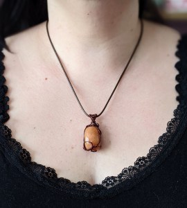 bijoux-alex-yell-gildor-collier-pendentif-pierres-naturelles-calcite-2.jpg