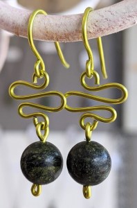 bijoux-alex-yell-emiss-boucles-oreilles-pierres-naturelles-serpentine.jpg