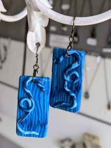 bijoux-alex-yell-boucles-d-oreilles-pate-polymere-grandes-boucles-d-oreilles-EFIM050Valere.jpg